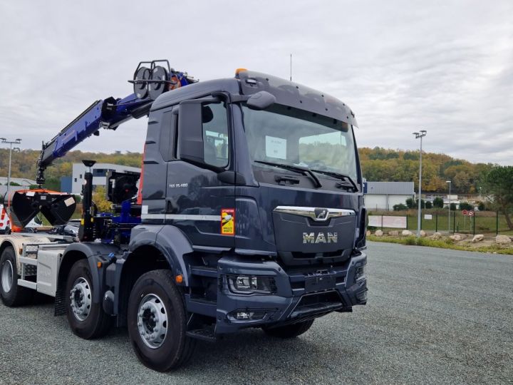 Trucks Man TGS Hookloader Ampliroll body + crane 8x4 polybenne grue tgs 35.480 avec ralentisseur neuf disponible sur parc GRIS - 4