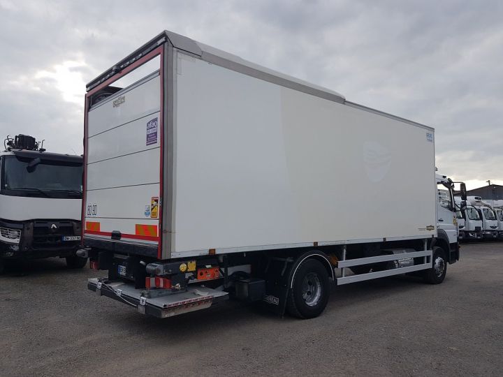 Trucks Mercedes Atego Refrigerated body 1623 euro 6 TRI-TEMPERATURE BLANC - 2