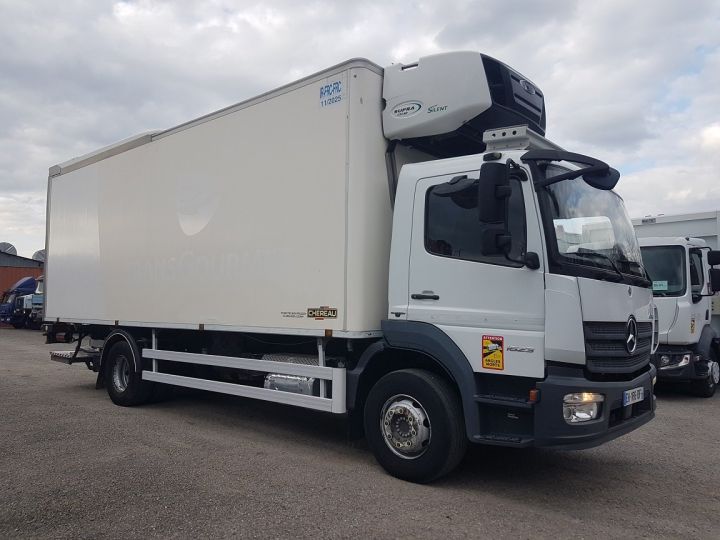 Trucks Mercedes Atego Refrigerated body 1623 euro 6 TRI-TEMPERATURE BLANC - 4