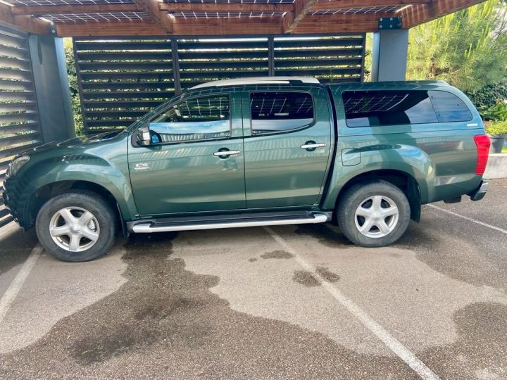 Utilitaire léger Isuzu D-Max 4 x 4 2.5 163 ch 4x4 crew cab attelage hardtop camera suivi complet Vert - 2