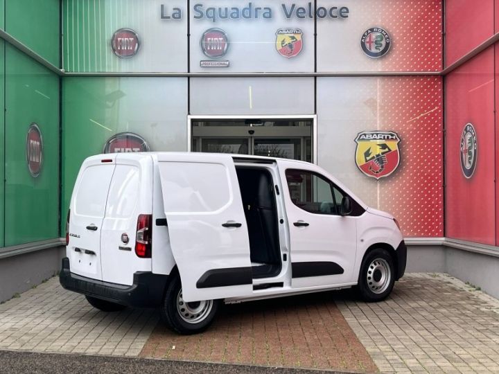 Utilitaire léger Fiat Doblo Autre Fg M 800kg Electrique 136ch Batterie 50 kWh Cabine Moduwork 3 places Pro Lounge Connect Blanc Icy - 8