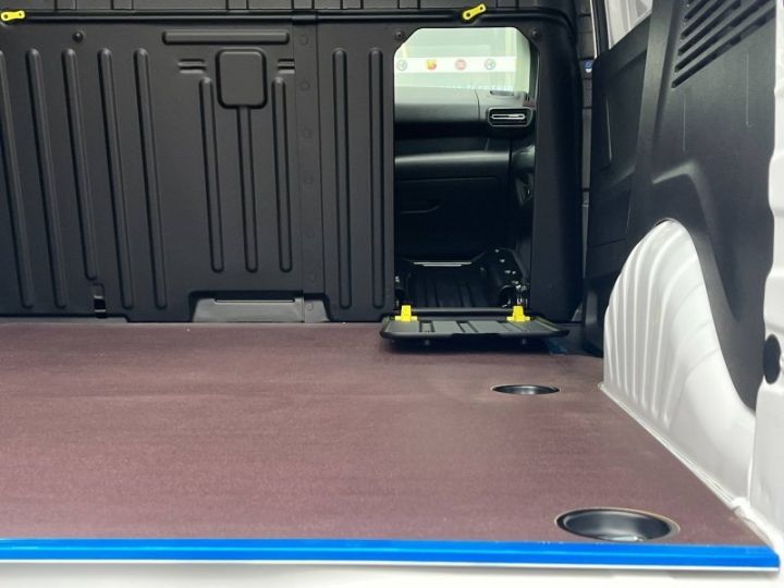 Utilitaire léger Fiat Doblo Autre Fg M 800kg Electrique 136ch Batterie 50 kWh Cabine Moduwork 3 places Pro Lounge Connect Blanc Icy - 12