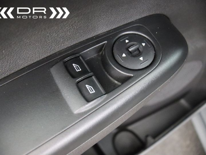 Utilitaire léger Ford Transit Autre Courier 1.5TDCi TREND LICHTE VRACHT - RADIO CONNECT DAB Noir - 34