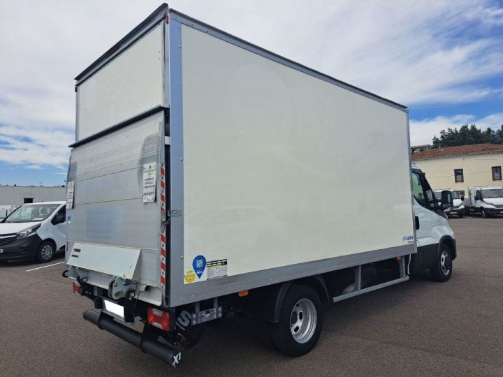 Utilitaire léger Iveco Daily Autre 35C16 CAISSE HAYON 34000E HT Blanc - 2