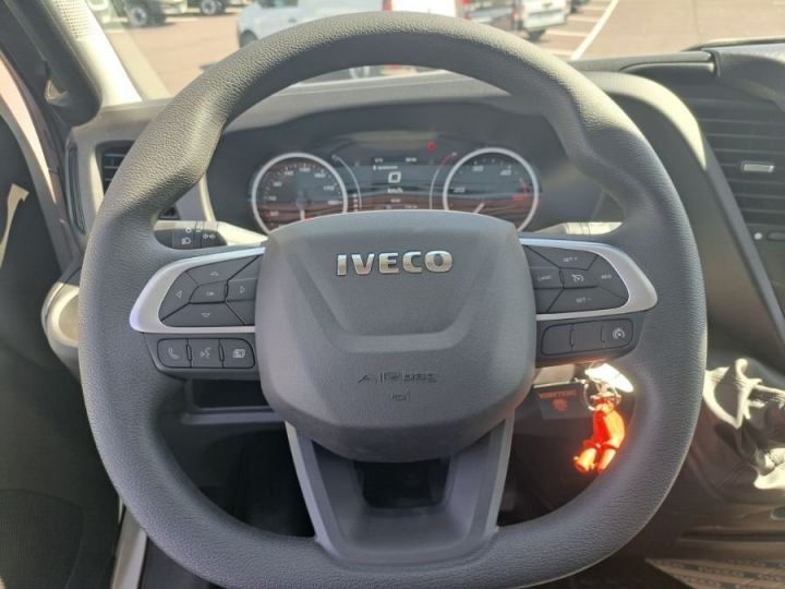 Utilitaire léger Iveco Daily Autre 35C16 CAISSE HAYON 49900E HT Blanc - 25