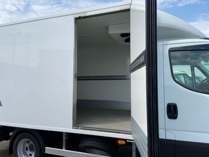 Utilitaire léger Iveco Daily Autre 35C18 A8 CAISSE FRIGO HAYON 69500E HT Blanc - 16