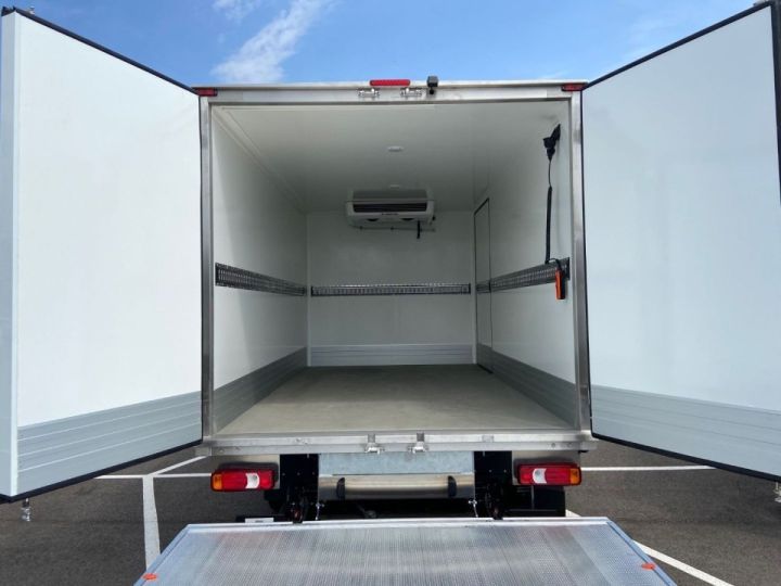 Utilitaire léger Iveco Daily Autre 35C18 A8 CAISSE HAYON FRIGO 68000E HT Blanc - 24