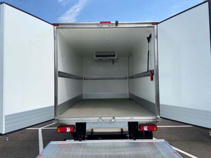 Utilitaire léger Iveco Daily Autre 35C18 A8 CAISSE HAYON FRIGO 68000E HT Blanc - 24