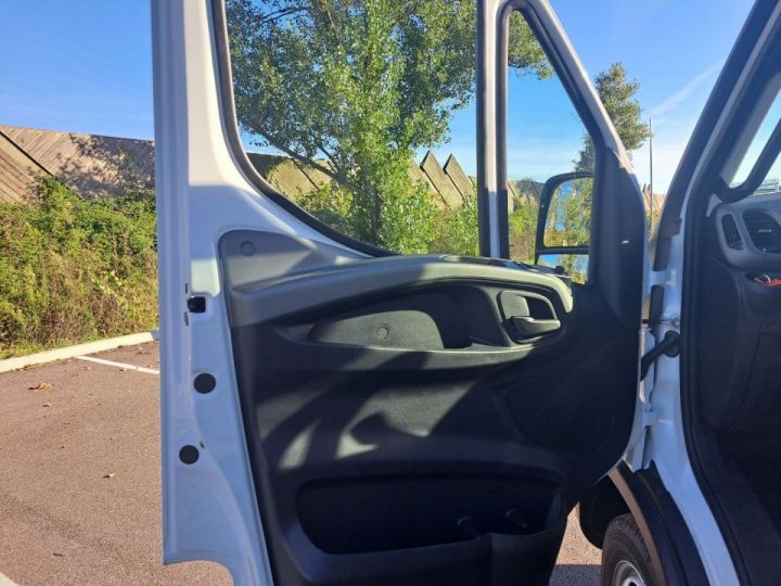 Utilitaire léger Iveco Daily Autre 35C18 A8 REHAUSSABLE Blanc - 23