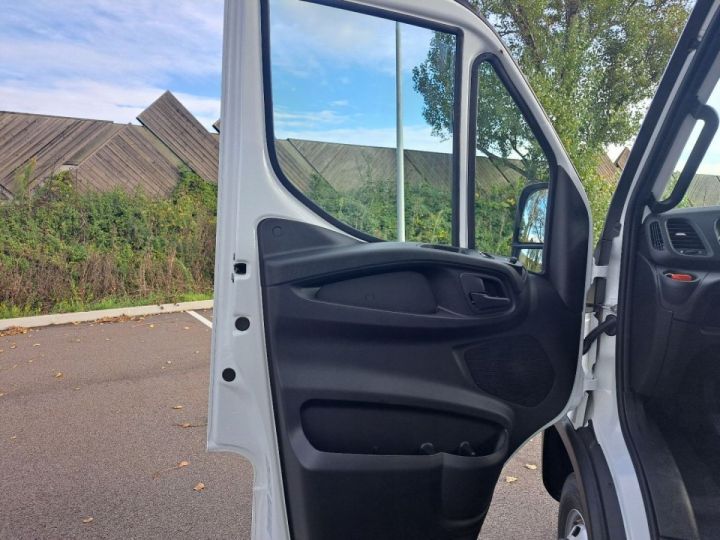 Utilitaire léger Iveco Daily Autre 35C18 CAISSE FRIGO HAYON 66000E HT Blanc - 29