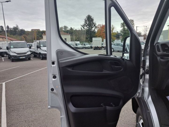 Utilitaire léger Iveco Daily Autre 35C21 A8 Gris Clair - 25