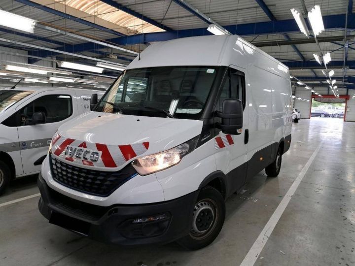 Utilitaire léger Iveco Daily Autre 35s Fg 35-S14 3.0i V12 Hi-Matic BLANC - 1