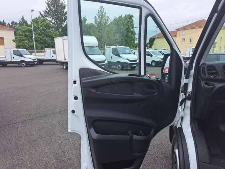 Utilitaire léger Iveco Daily Autre 35S16 FOURGON L4 28000E HT Blanc - 18