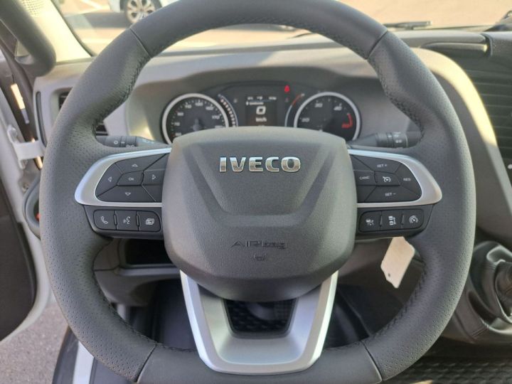 Utilitaire léger Iveco Daily Autre 35S18 A8 CAISSE HAYON 52000E HT Blanc - 25