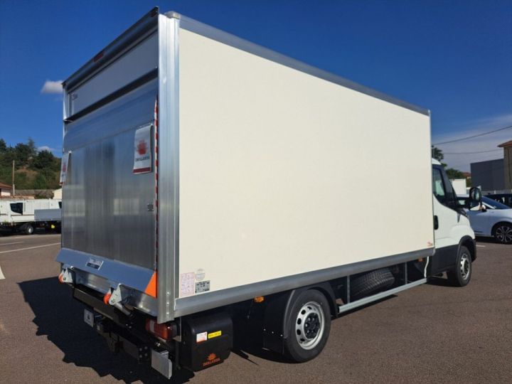 Utilitaire léger Iveco Daily Autre 35S18 A8 CAISSE HAYON 52000E HT Blanc - 2