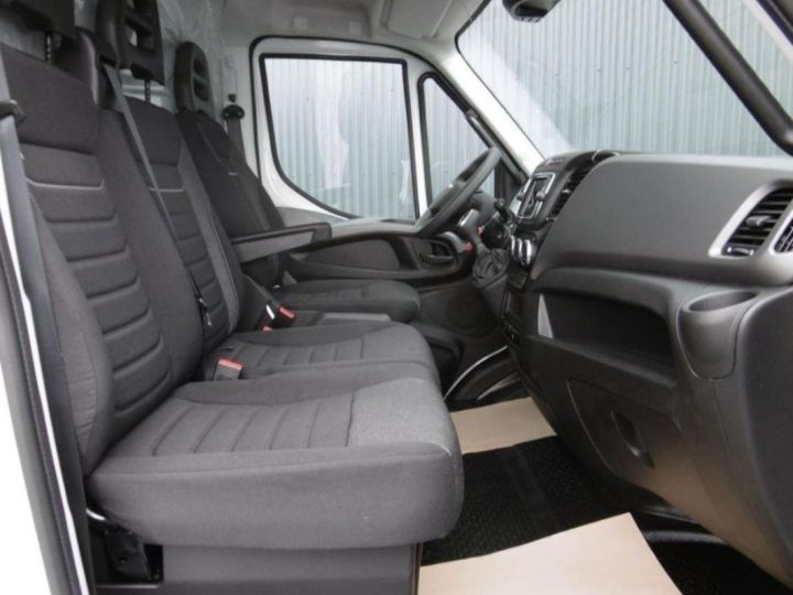 Utilitaire léger Iveco Daily Autre FOURGON 35C18 Rj EMPATTEMENT 4100 H2 3.0 TD 180 Blanc - 7