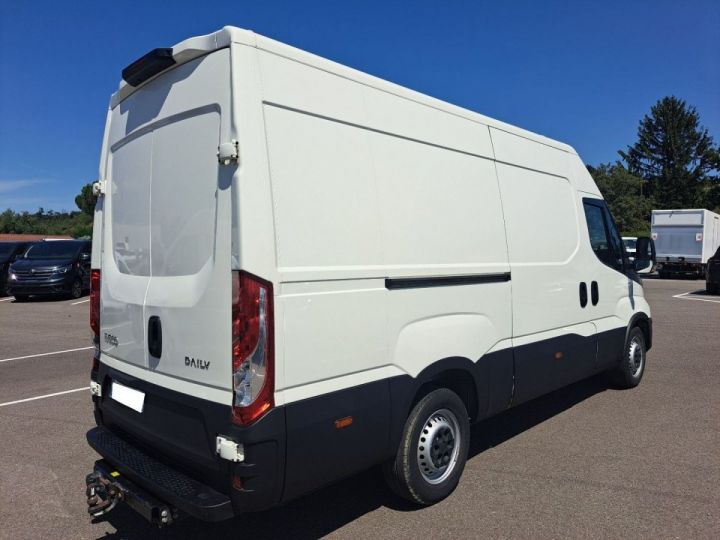 Utilitaire léger Iveco Daily Autre FOURGON 35S14 L3 24900E HT Blanc - 2