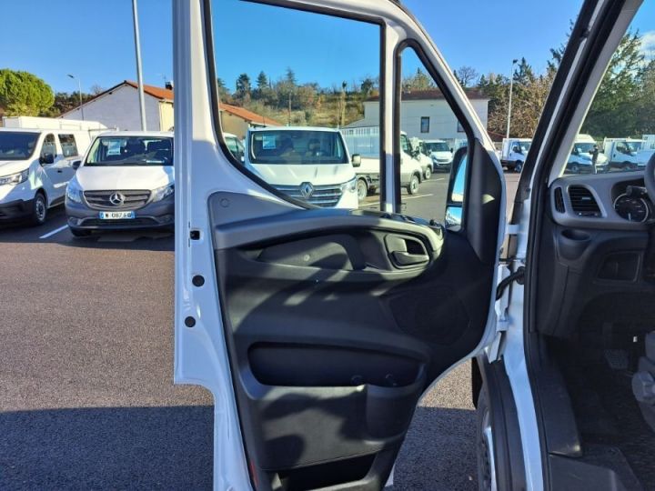 Utilitaire léger Iveco Daily Autre FOURGON 35S16 L3 39500E HT Blanc - 24