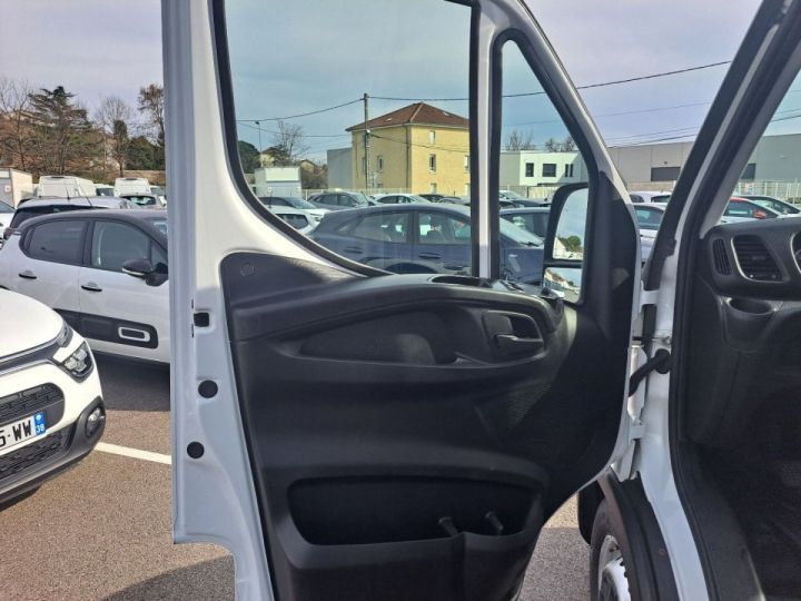 Utilitaire léger Iveco Daily Autre FOURGON 35S16 V12 Blanc - 25