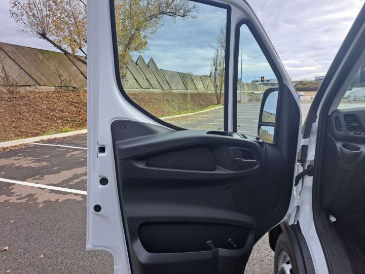 Utilitaire léger Iveco Daily Autre FOURGON 35S18 A8 L4 Blanc - 29