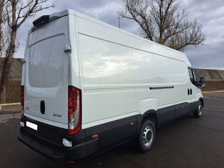 Utilitaire léger Iveco Daily Autre FOURGON 35S18 A8 L4 Blanc - 2