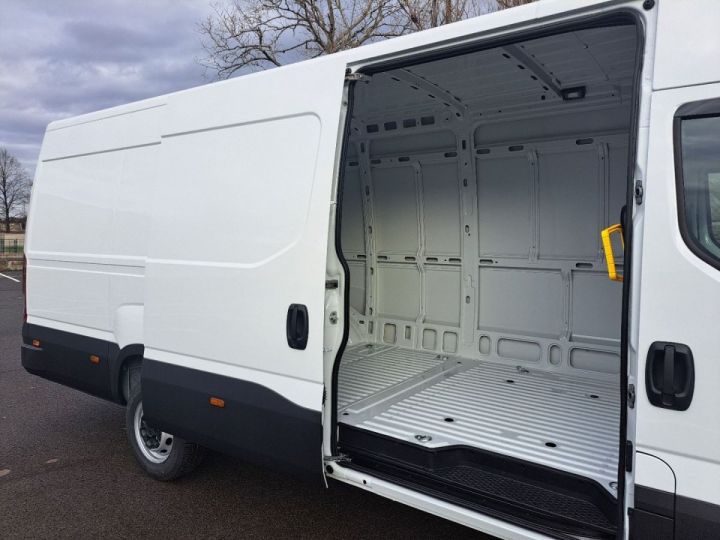 Utilitaire léger Iveco Daily Autre FOURGON 35S18 A8 L4 Blanc - 3