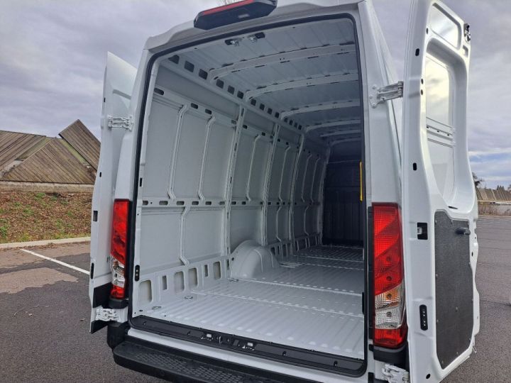 Utilitaire léger Iveco Daily Autre FOURGON 35S18 A8 L4 Blanc - 5