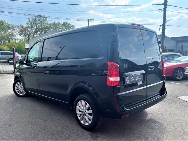 Utilitaire léger Mercedes Vito Autre 109 CDI Fourgon III Compact 2016 109 CDI 90ch Noir - 4