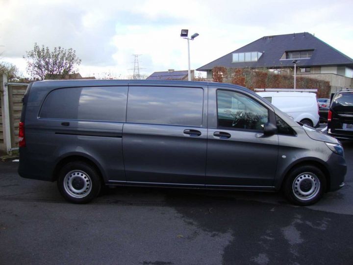 Utilitaire léger Mercedes Vito Autre 116cdi, XL, L3, lichte vracht, 3 pl, 2022, camera Gris Selenit Grijs - 25