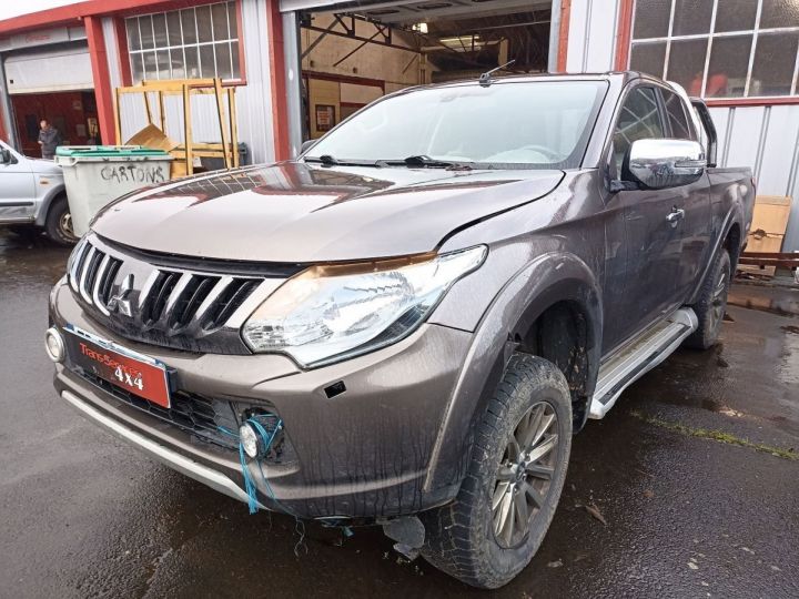 Utilitaire léger Mitsubishi L 200 Autre 2.4 DI-D 16V PICKUP CLUB CAB 4WD AS&G 181 CV Blanc - 4