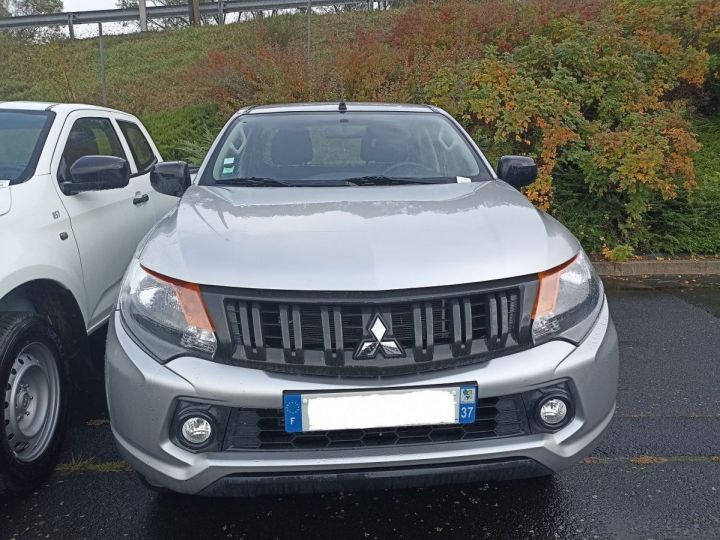 Utilitaire léger Mitsubishi L 200 Autre III (KK/KL) 2.4 DI-D 16V PICKUP CLUB CAB 4WD AS&G 154 CV Gris - 1