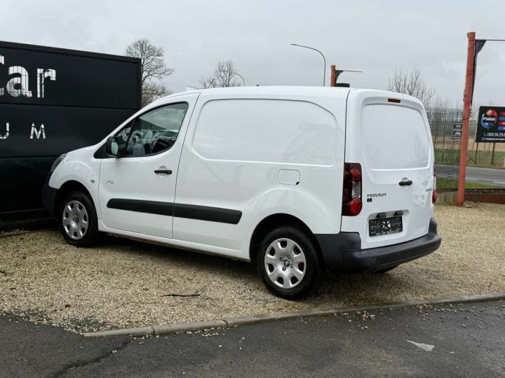 Utilitaire léger Peugeot Partner Autre 3 sièges 86.000 km GPS Capt. arrière Blanc - 3