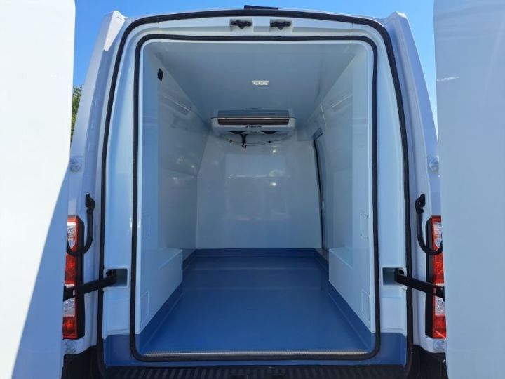 Utilitaire léger Renault Master Autre FOURGON FRIGO L2H2 145 CV 47900E HT Blanc - 21