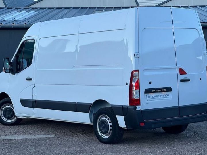 Utilitaire léger Renault Master Autre III FG F3300 L2H2 2.3 BLUE DCI 135CH CONFORT EURO6 20 990 € [{src:https:\/\/cdn.dealerk.fr\/dealer\/datafiles\/vehicle\/images\/800\/1224\/jVIvkq8W  - 4