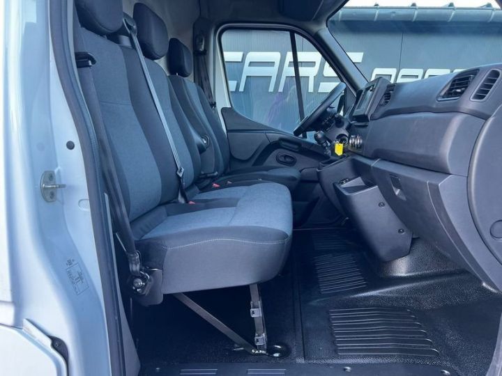 Utilitaire léger Renault Master Autre III FG F3300 L2H2 2.3 BLUE DCI 135CH CONFORT EURO6 20 990 € [{src:https:\/\/cdn.dealerk.fr\/dealer\/datafiles\/vehicle\/images\/800\/1224\/jVIvkq8W  - 5