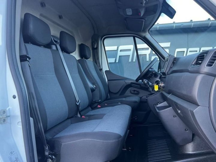 Utilitaire léger Renault Master Autre III FG F3300 L2H2 2.3 BLUE DCI 135CH CONFORT EURO6 20 990 € [{src:https:\/\/cdn.dealerk.fr\/dealer\/datafiles\/vehicle\/images\/800\/1224\/jVIvkq8W  - 7