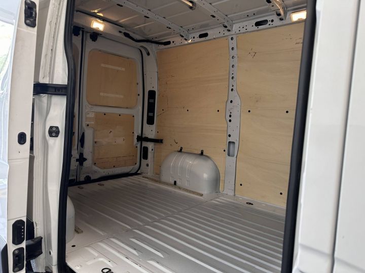 Utilitaire léger Renault Master Autre L1H1 GRAND CONFORT 2.3 DCI 135CV BVM6 E6DT / 16658,33 € HT / À PARTIR DE 264,20 € * BLANC - 24