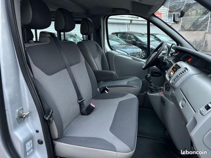 Utilitaire léger Renault Trafic Autre 2.0 Dci 115 Cv Phase II Grand Passenger L2H1 9 Places Gris - 6