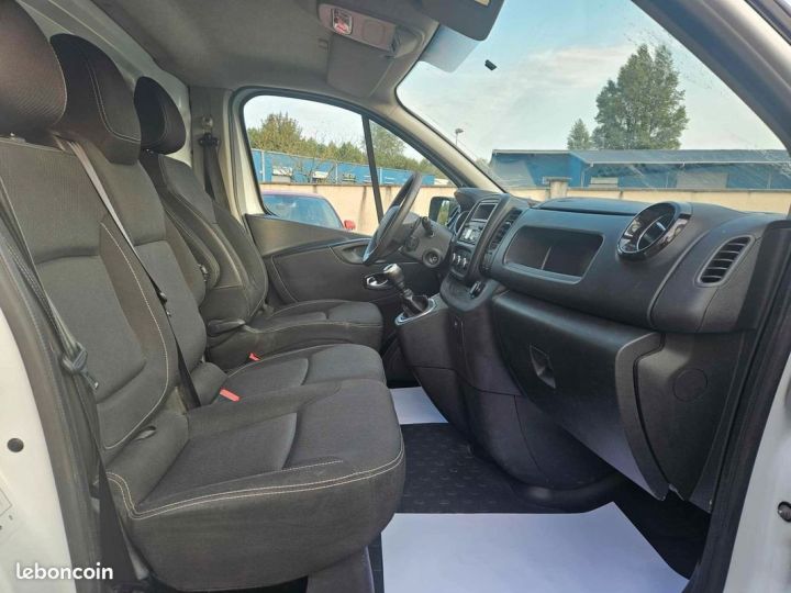 Utilitaire léger Renault Trafic Autre 3 fourgon phase 2 grand confort l2h1 2.0dci 120cv boite 6 vitesses garantie 12 mois valabe chez Blanc - 6