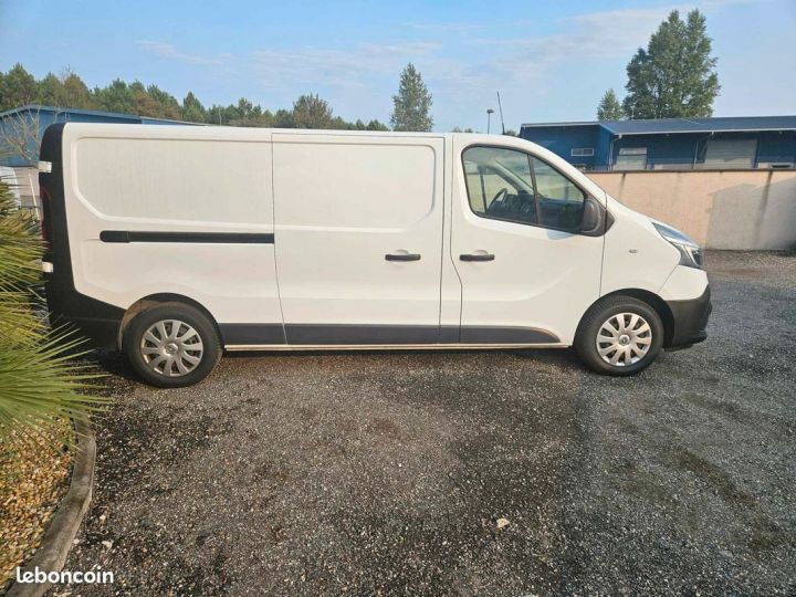 Utilitaire léger Renault Trafic Autre 3 fourgon phase 2 grand confort l2h1 2.0dci 120cv boite 6 vitesses garantie 24 mois valable chez Blanc - 8