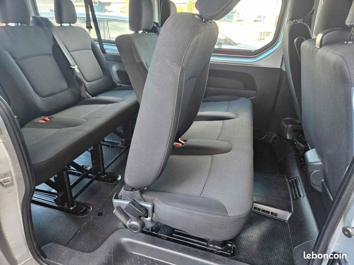 Utilitaire léger Renault Trafic Autre 3 PHASE 2 COMBI L2 2.0 écoDCI 145 cv 9 PLACES GARANTIE EUROPE 24 MOIS VALABLE CHEZ Gris - 5