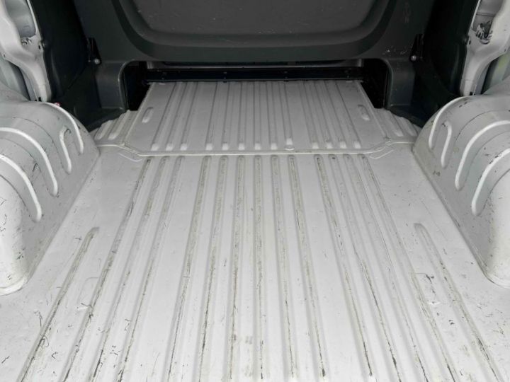 Utilitaire léger Renault Trafic Autre CABINE APPRO 6 PL GRAND CONFORT 120CH Blanc - 17