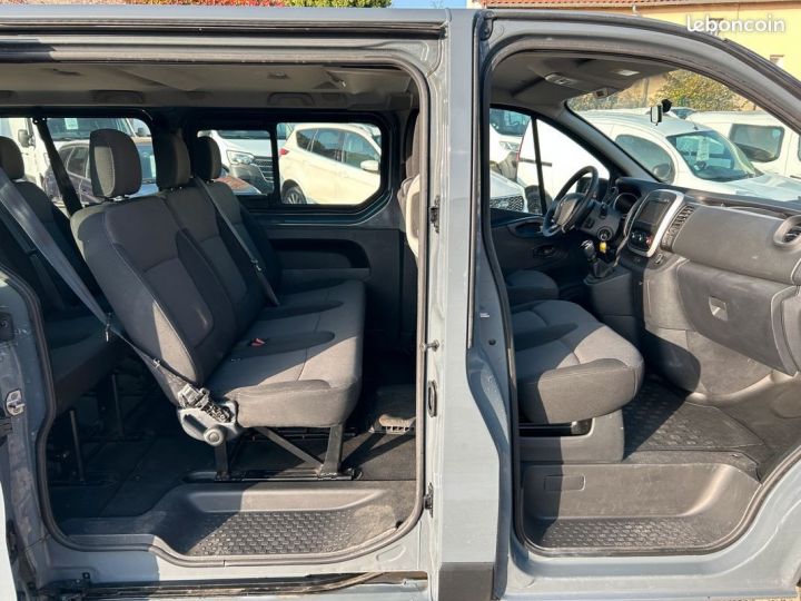 Utilitaire léger Renault Trafic Autre Combi 9 places 2.0 DCI 145 cv Année 2019 en très bon état Gris - 5