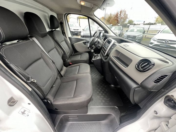 Utilitaire léger Renault Trafic Autre Combi III L2H1 1.6 dCi 3Places Clim Régulateur Attelage 12,475 Euro H.T. BLANC - 10