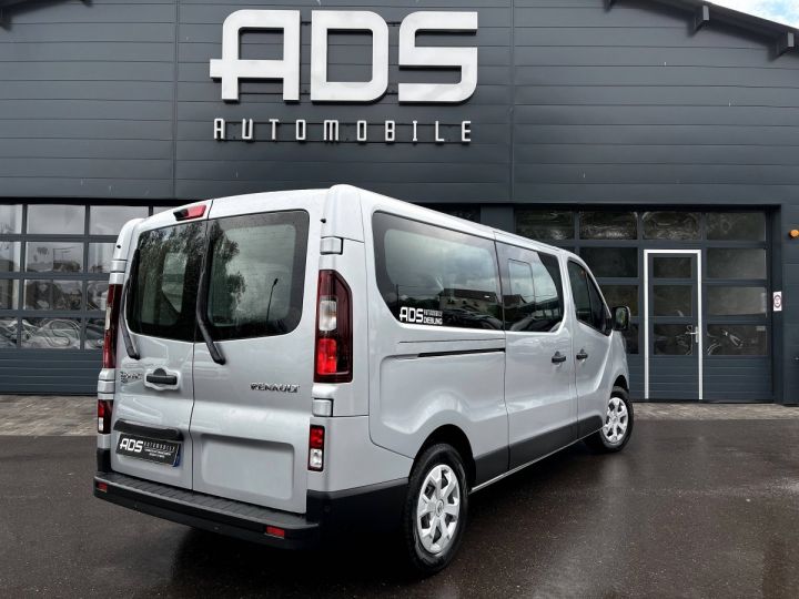 Utilitaire léger Renault Trafic Autre Combi L2 2.0 Blue dCi 150ch Energy S&S Zen 9 places / 658,23 € * GRIS - 12