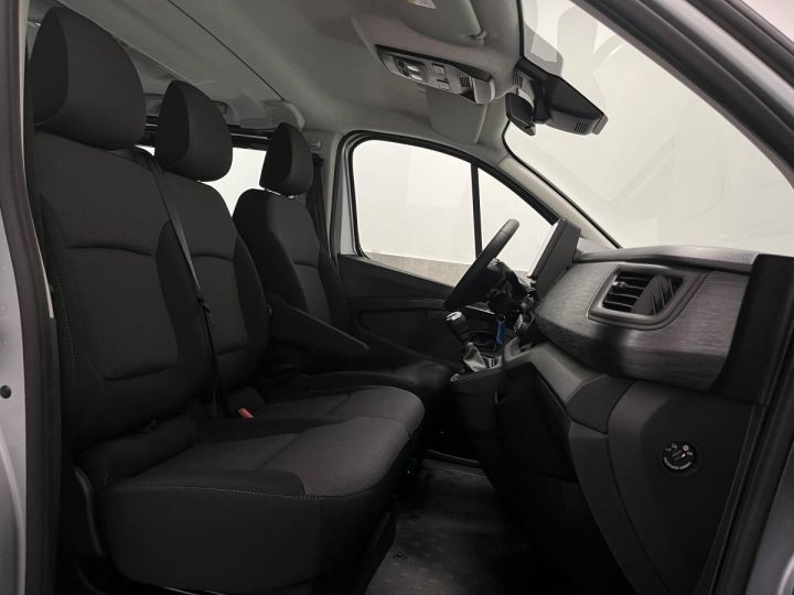 Utilitaire léger Renault Trafic Autre Combi L2 2.0 Blue dCi 150ch Energy S&S Zen 9 places / 658,23 € * GRIS - 17