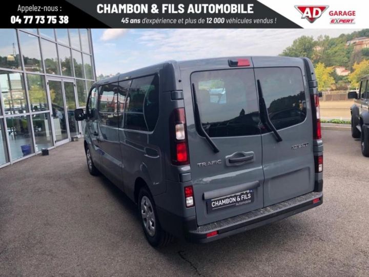 Utilitaire léger Renault Trafic Autre combi L2 dCi 150 Energy S&S Zen 9 places prix HT Gris - 4