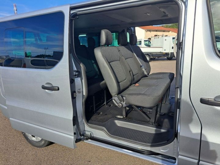 Utilitaire léger Renault Trafic Autre COMBI L2 GRAND EVOLUTION Blue dCi 150 9PL NOUVEAU MODÈLE RETYLÉ TRUCKS COMBI 9 PLACES Gris Clair - 23