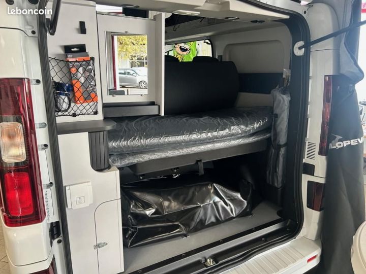 Utilitaire léger Renault Trafic Autre FLEX 5 ANTILOPE VAN L1H1 CONFORT + BLUEDCI 150 AMENAGE PLACES 4 COUCHAGES Blanc - 18