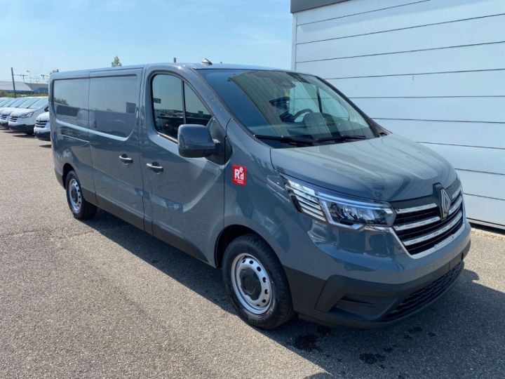 Utilitaire léger Renault Trafic Autre FOURGON L1H1 3T BLUE DCI 130 GSR2 RED EDITION 3PL NOUVEAU RESTYLÉ Gris Foncé - 1